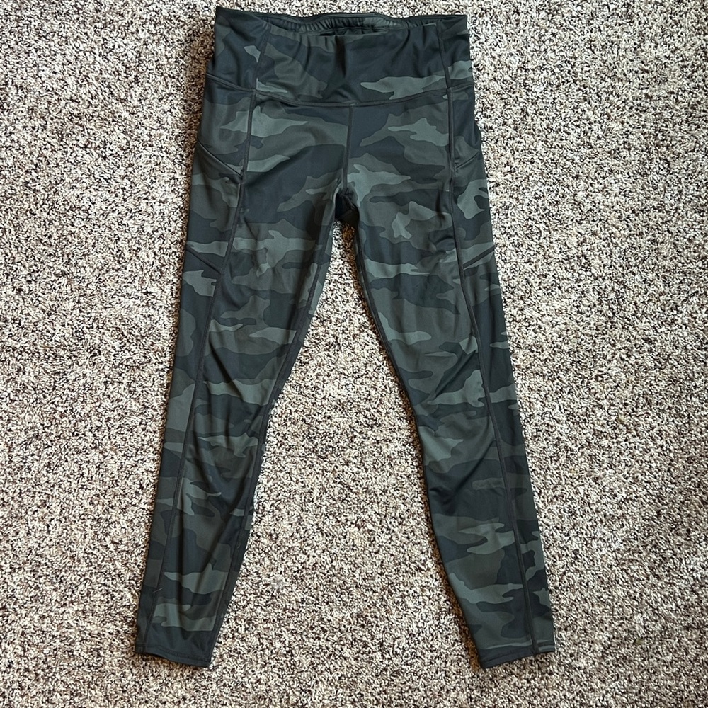 Athleta 7/8 camo leggings